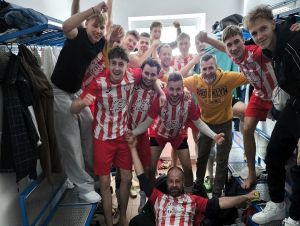 Futbal, 8. liga B: Chtelnica vyhrala derby v Dechticiach, Zavar nadelil kanára